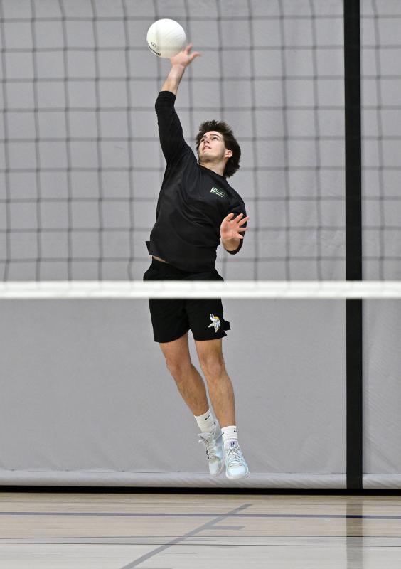Vikings senior Keller Mancari serves an ace.