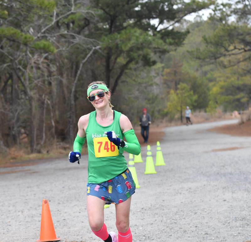 Allison Sauntry wins the women’s 10-miler in 1:23:46.