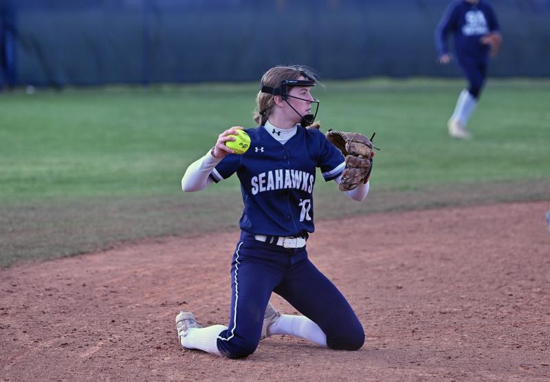 Seahawks shortstop Danica Bergh looks to throw to first.
