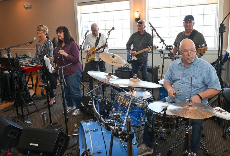 Local band 33 1/3 entertains the crowd with their popular music covers. DAN COOK PHOTOS