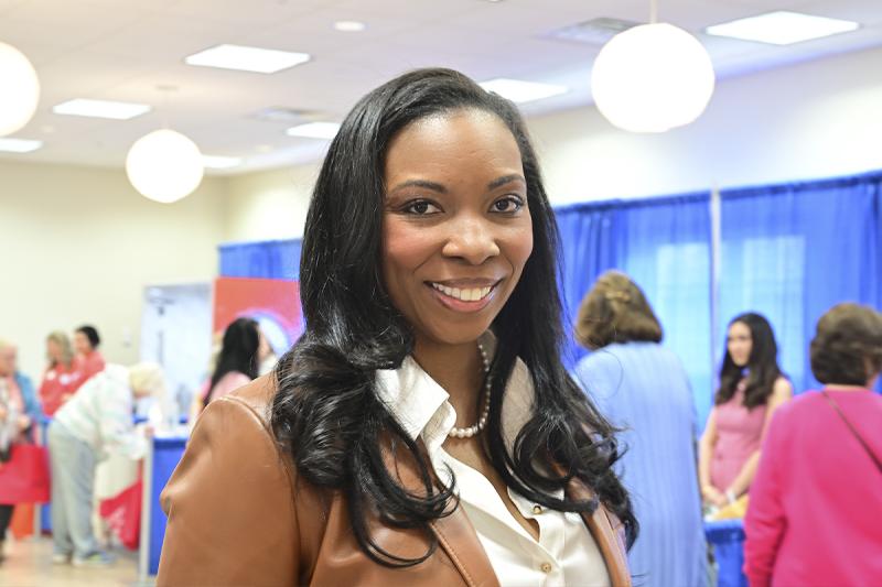 Dr. Allison Etinoff helps entrepreneurs grow the government arm of their business using her Win Big Bids framework, designed to save time, money and hassle.