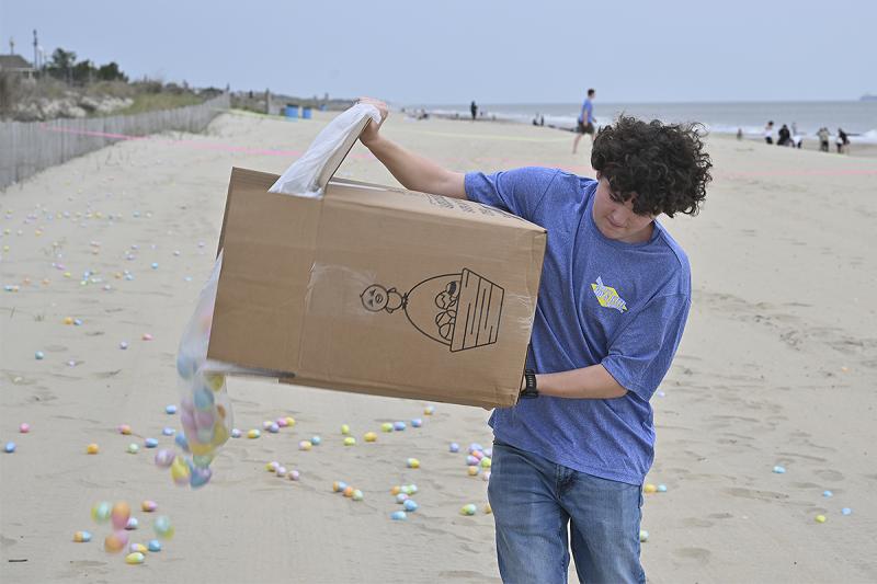 Victor Chilelli, 17, reveals the super-secret technique he uses to distribute the eggs.