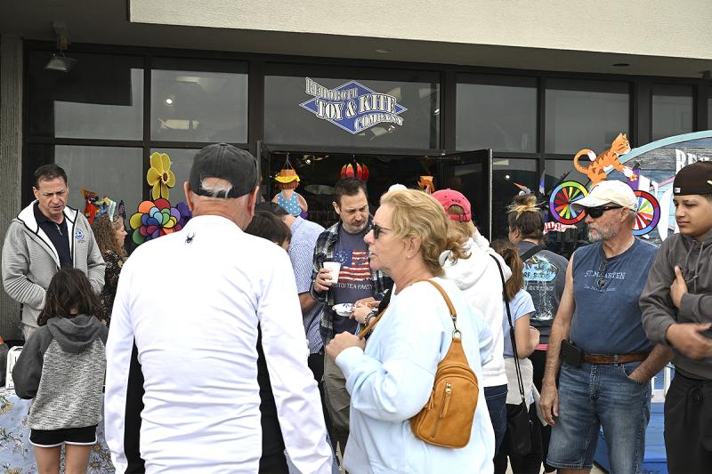 The crowd is hopping at this year’s Rehoboth Toy & Kite Company Easter Fun Day on the Boardwalk at Virginia Avenue.