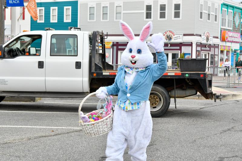 The Easter Bunny is all ears waiting for the air horn to start the kids’ race. DAVE FREDERICK PHOTOS