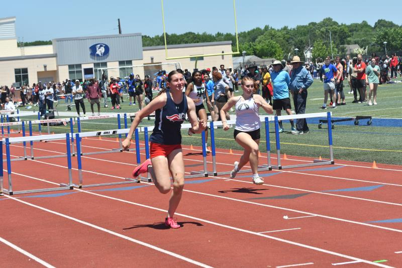 McKenzie Winward wins the 100-meter hurdles on a rerun. DAVE FREDERICK PHOTOS