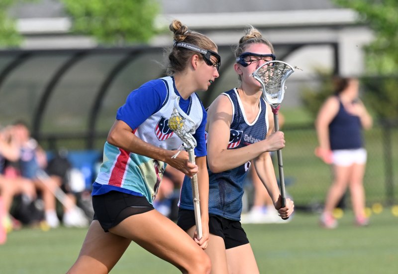 White team’s Macy Steinwedel of Cape speeds the ball upfield on a Blue defender.