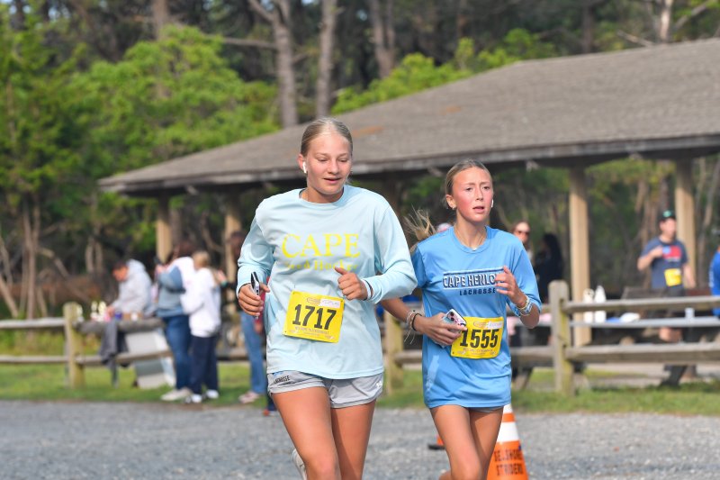 Maredith Frederick and Linley Draper cross the line together in 28:41.