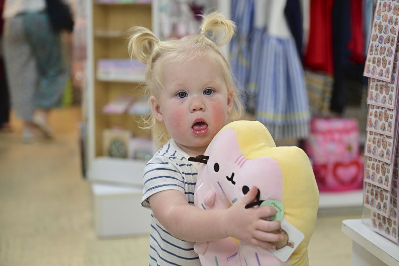 Evelynn Hagrott, 18 months, is visiting from York, Pa., with her mother Lauren.