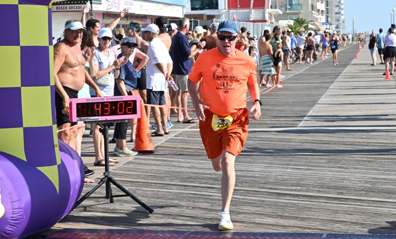 Local Seashore Strider Rich Tikob joined with Jim Weber to compete in the team competition.
