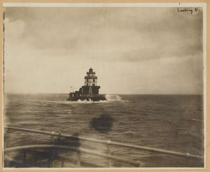 This original Harbor of Refuge Lighthouse in 1908. SOURCE U.S. LIGHTHOUSE SERVICE