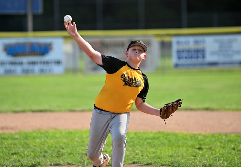 Donald Lewis came in to relieve Grady Dickerson on the mound