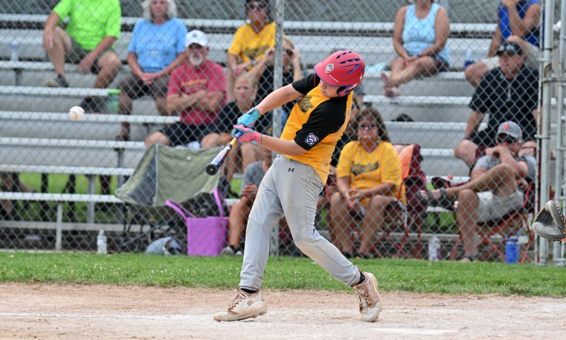 Georgetown’s Donnie Lewis knocks in two baserunners.