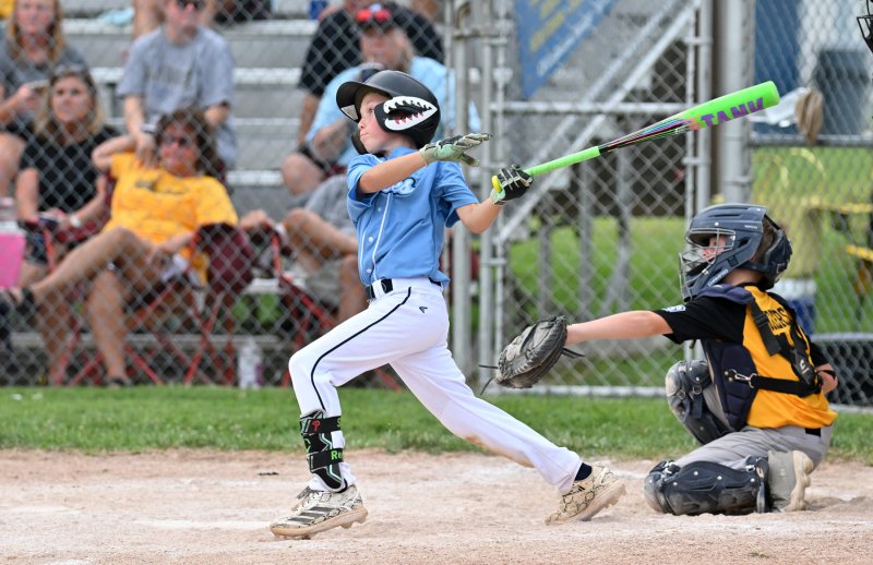 Shane Reynolds gets a hit for Lewes.