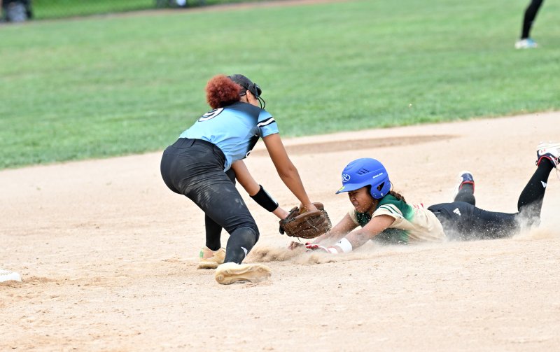 Delaware’s Kimora Harris puts the tag on Asia-Pacific’s Loureena Baehl.