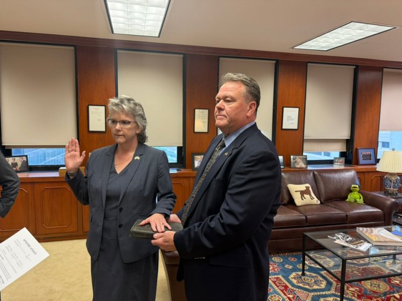 Julianna Murray is sworn in as U.S. Attorney July 14 alongside her husband, Pat. U.S. ATTORNEY GENERAL’S OFFICE PHOTO