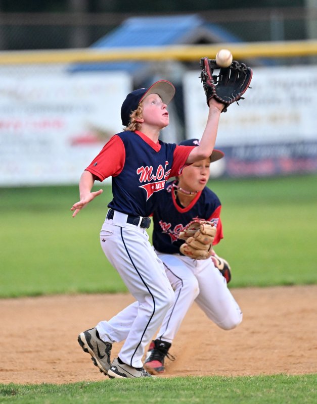 Reid Bailey makes a nice grab for the MOT squad.