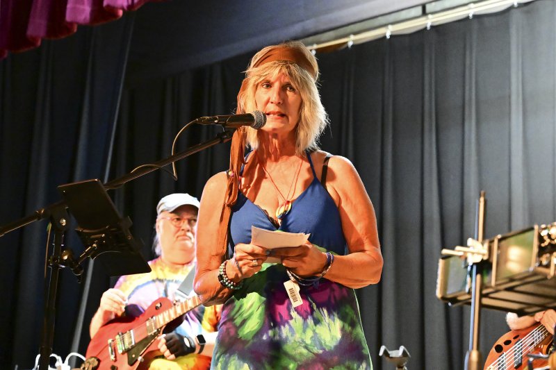 As the event’s organizer, Kim Witmer shares a few remarks with the crowd, encouraging them to donate to the worthy cause.