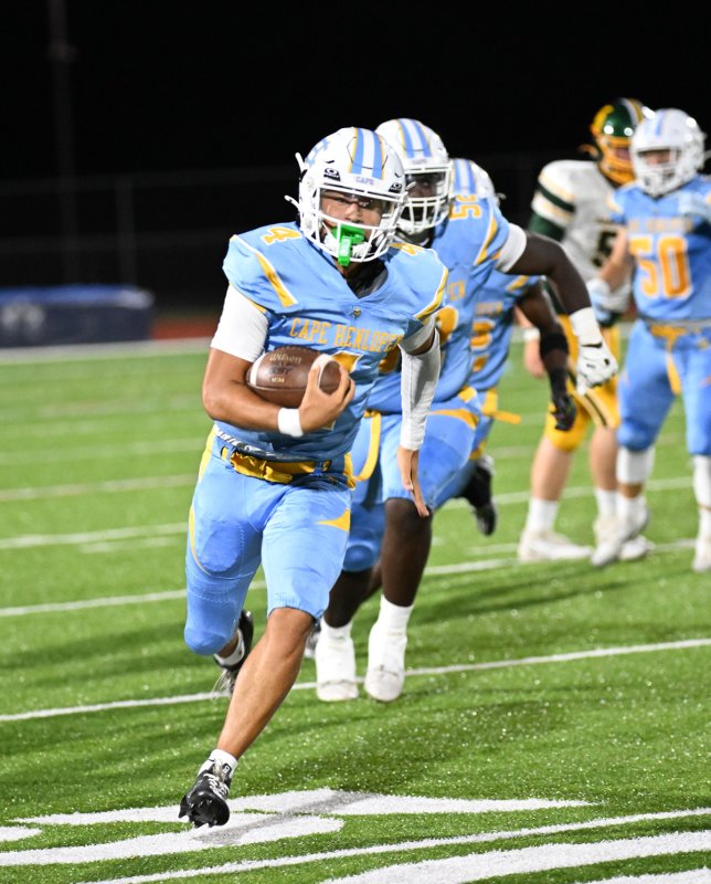 Cape junior quarterback Jameson Tingle turns the corner and runs for a touchdown.
