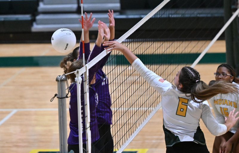IR junior Taygan Conaway puts a winner past the Royals’ block attempt.
