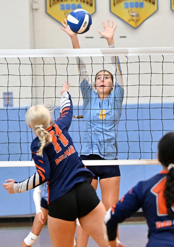 Cape junior Camilla Willis blocks a kill attempt by Delmar’s Jennifer Mildren.