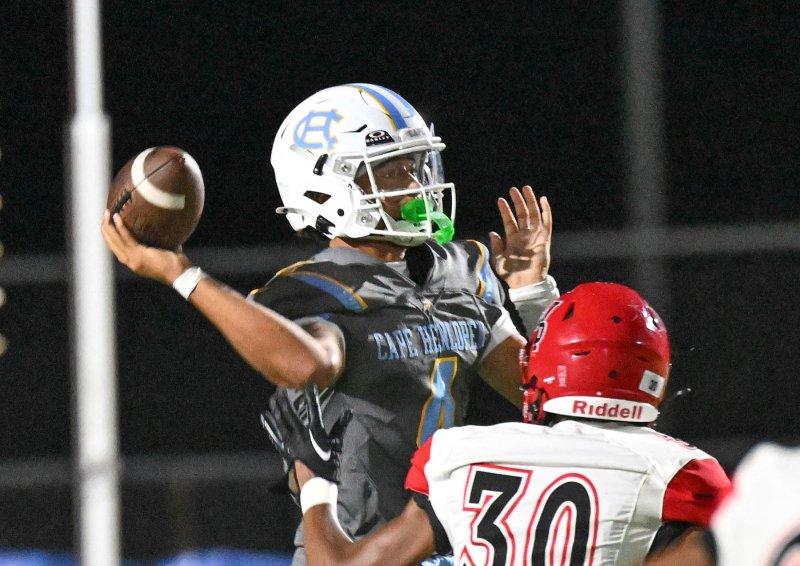 Cape junior quarterback Jameson Tingle throws to Del Richards for a touchdown.