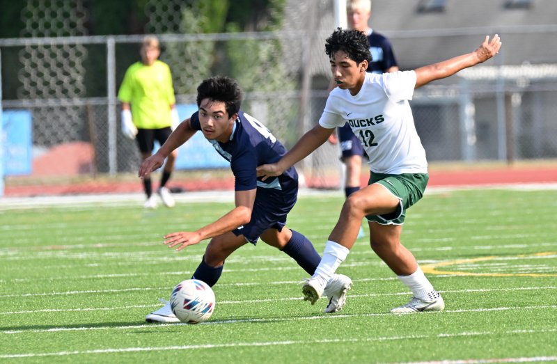Cape’s Will Burke gets past Odessa’s Anthony Morales-Hernandez.