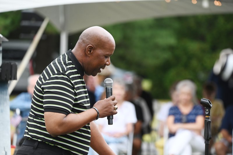 Greg Fuller gives the opening prayer.
