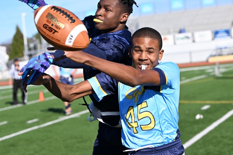 Zane Richardson just misses a pass from Jaxson Hogerson.
