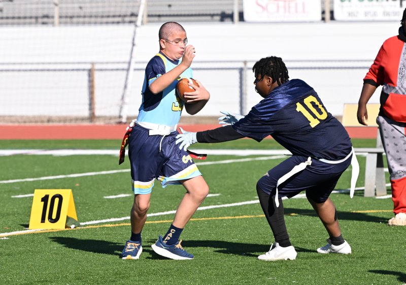 Julian Puente puts a move on Seaford’s Berson Macean.