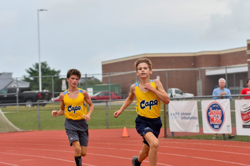 Logan Cole and Noa Urrestarazu of Mariner finish 1-2 in 11:42 and 11:43.
