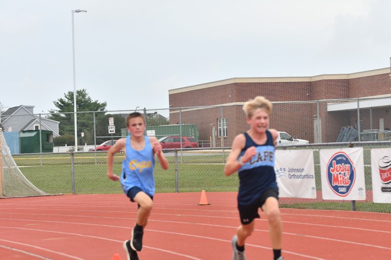 Henry Neufeld of Fred Thomas and Thomas Bonk of Beacon finish third and fourth.