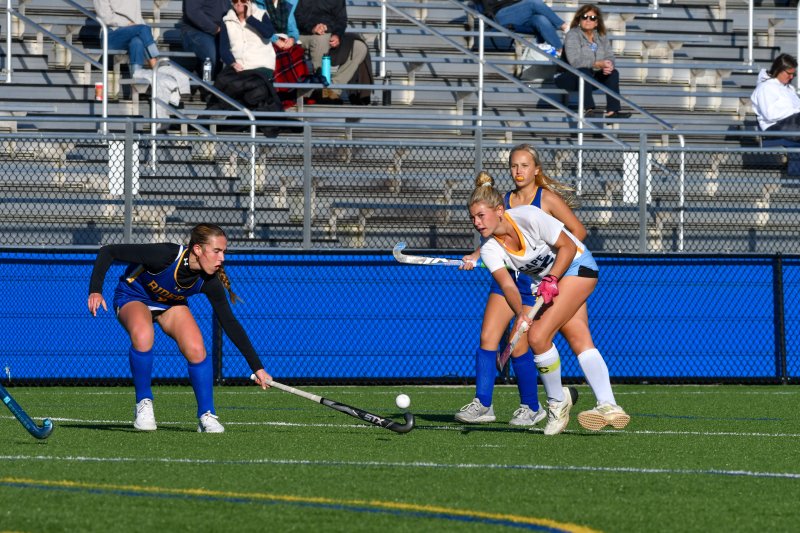 Atia Sabbagh sends a ball into the circle.