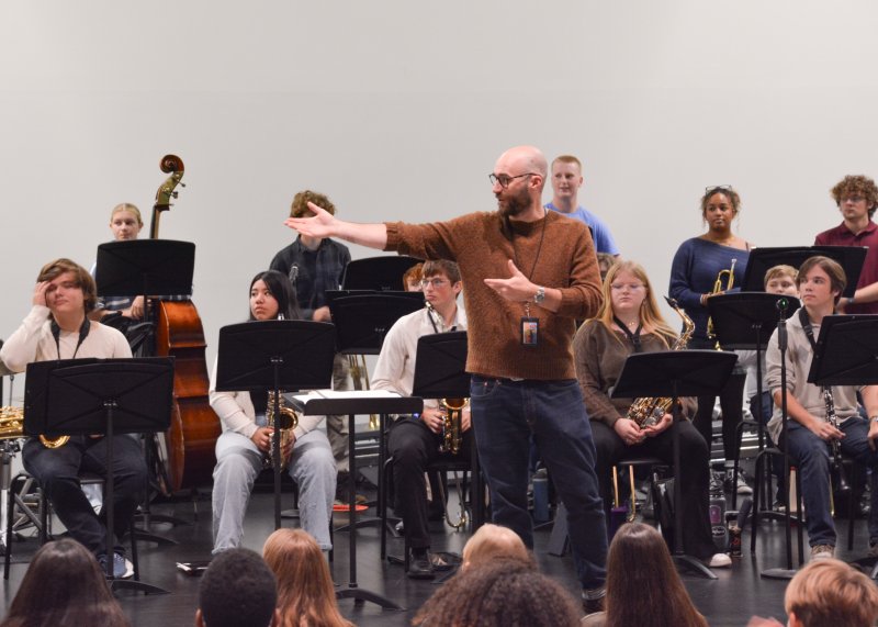 Cape Director of Bands Chris Burkhart introduces Wycliffe Gordon.