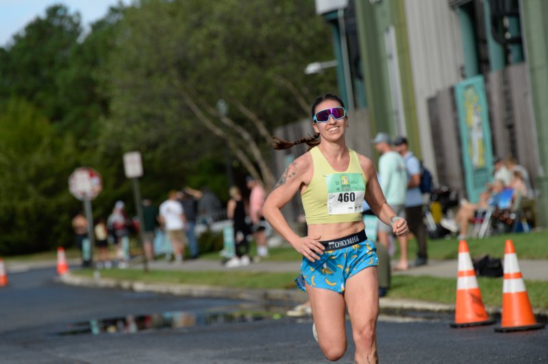 Carre Zatwarnytsky finishes fourth in the women’s race with a time of 25:47.
