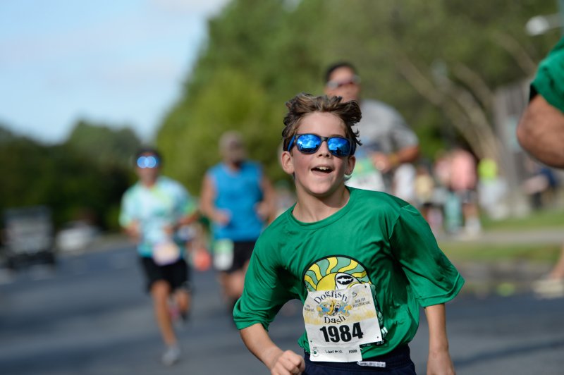 L Curry scampers across the finish in 28:15.