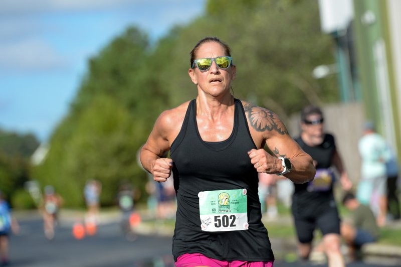 Jen Stagnoli stays focused en route to a time of 29:06.
