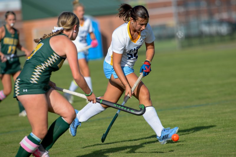 Emily Wells pushes through the midfield.