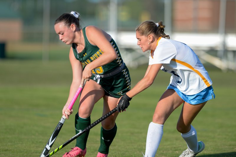 Lucy Williamson battles Cape’s Layla Conn.