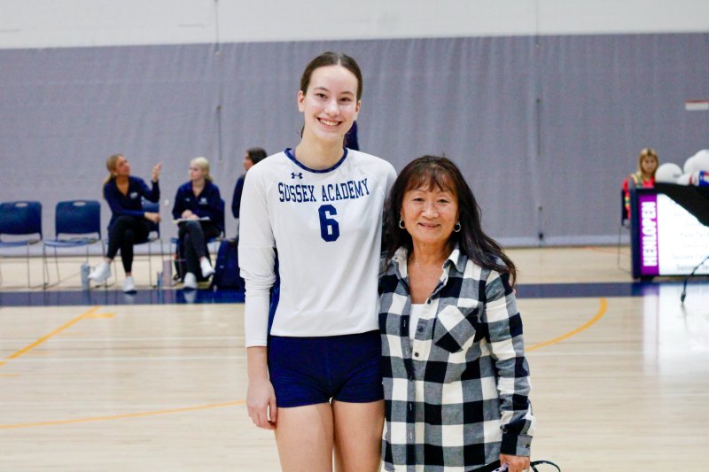 Seahawks junior Veronika Mussina and Sunny Leeper pose for a photo.