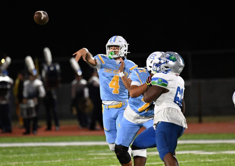 Cape quarterback Jameson Tingle finds a receiver.