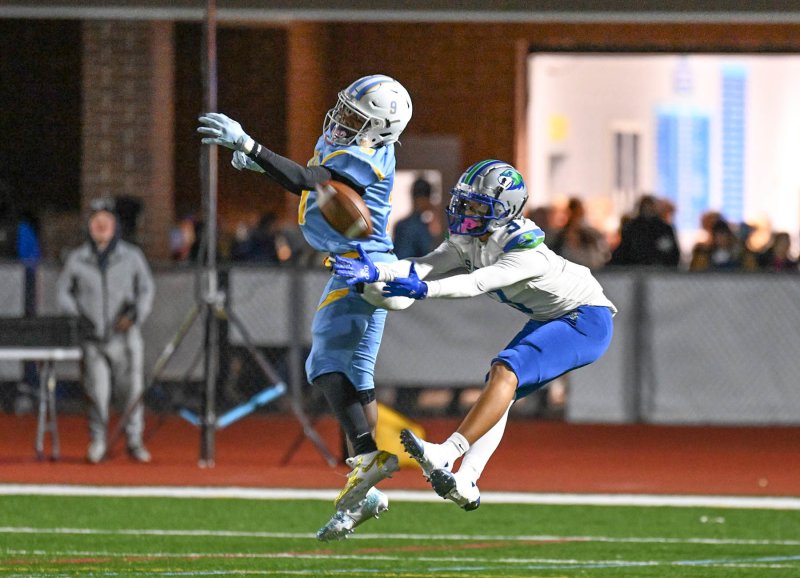 Cape senior defensive back Navin Duffy makes the play on St. Georges’ Jordan Triplett.