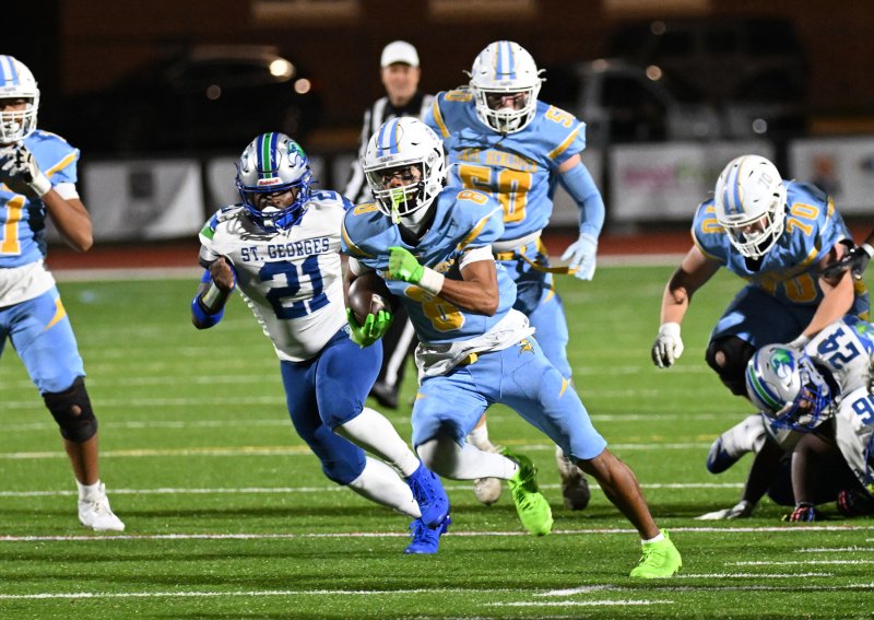 Cape senior Ty Handy breaks through the Hawks’ defense and runs for a touchdown.