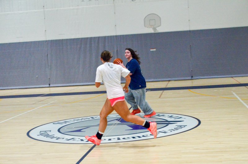 Eva Boos passes to Grayce Glover during a drill.