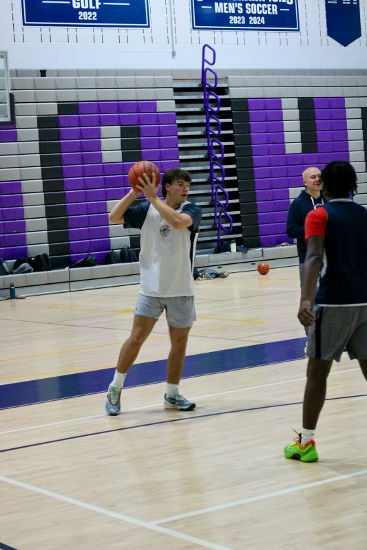 Sophomore Mason Glover operates on the outside.