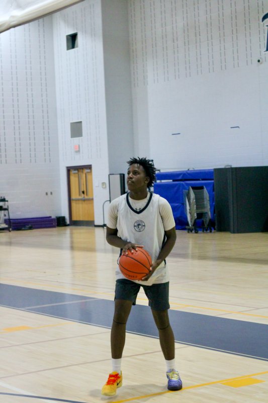 Sophomore Farmar Amisial thinks about a three.