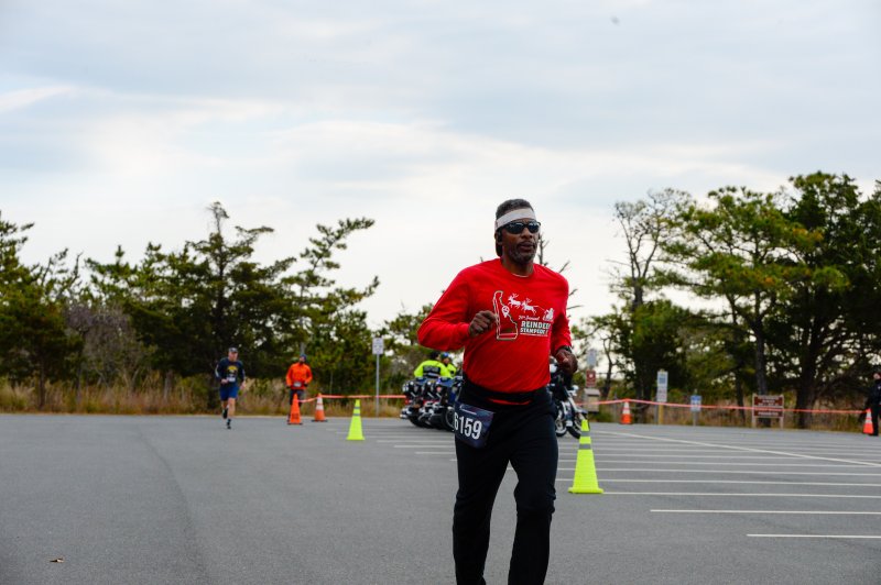 Tim Foster logs a time of 28:04.