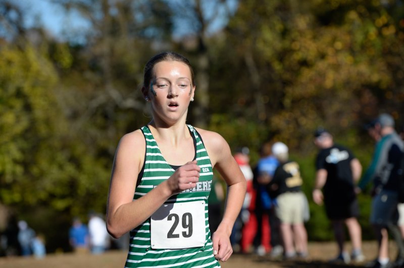 Riley Horsey runs to a time of 19:36 in good-looking Archmere uniforms.