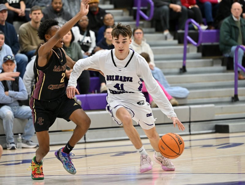 Sophomore Asher Woods drives to the paint.