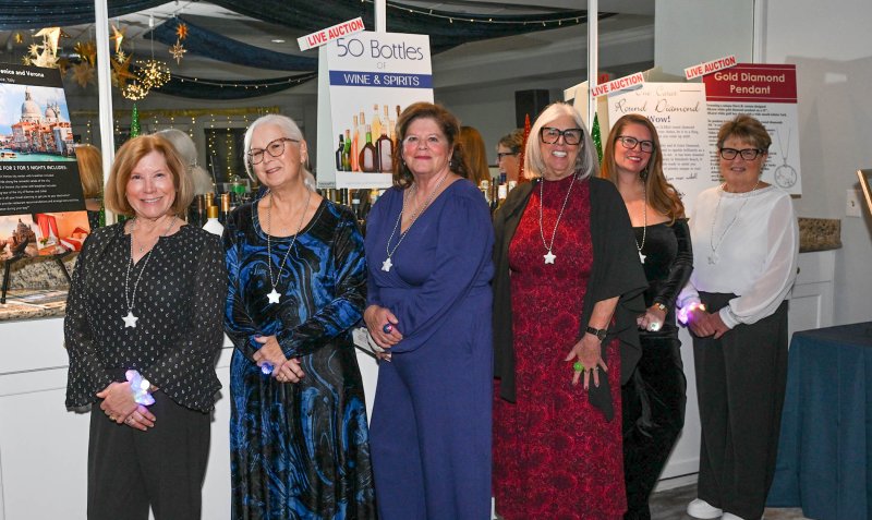 Volunteers for the event are (l-r) Kathy Dill, Teri Settle, Debbie Hendrickson, Bobbie Wittenberg, Nicole Wright and Debbie Griffiths.