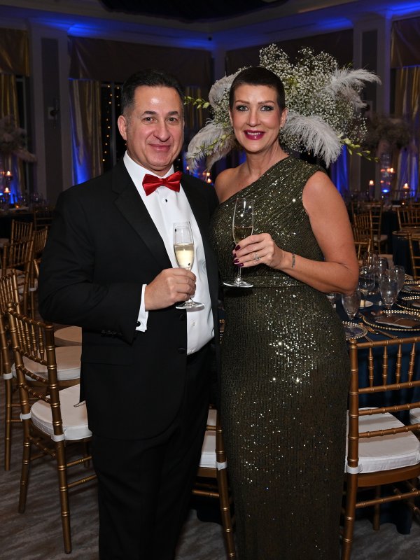 Enjoying a libation at the gala are Peter Campanella and Kim Schaeffer.